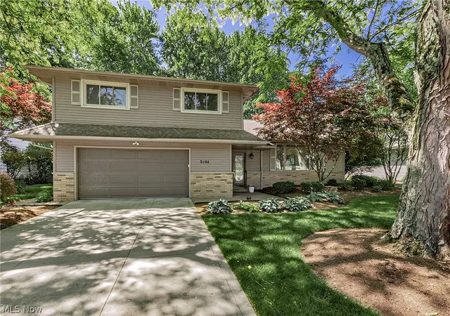 2nd image of 5504 Lansbury Ln, Lyndhurst, OH 44124 | MLS# 5212774