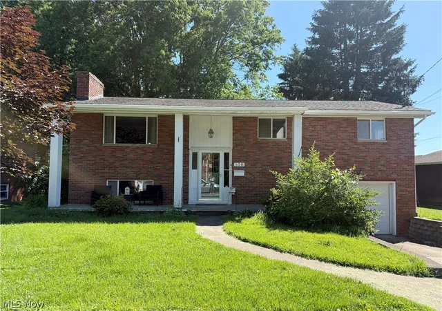 Homes for sale in Vienna, WV | 106 36th St, Vienna, WV 26105 | MLS# 5215817