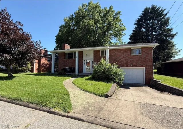 Homes for sale in Vienna, WV | 106 36th St, Vienna, WV 26105 | MLS# 5215817