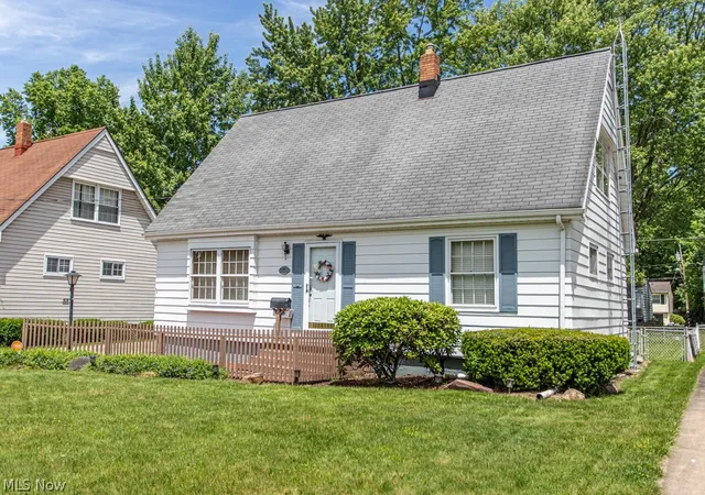 Photo 2 of Sale Pending at 3154 Northwest Blvd Nw, Warren, OH 44485 | MLS# 5214947 | Listing updated on 2026-07-30