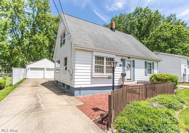 Photo 3 of Sale Pending at 3154 Northwest Blvd Nw, Warren, OH 44485 | MLS# 5214947 | Listing updated on 2026-07-30