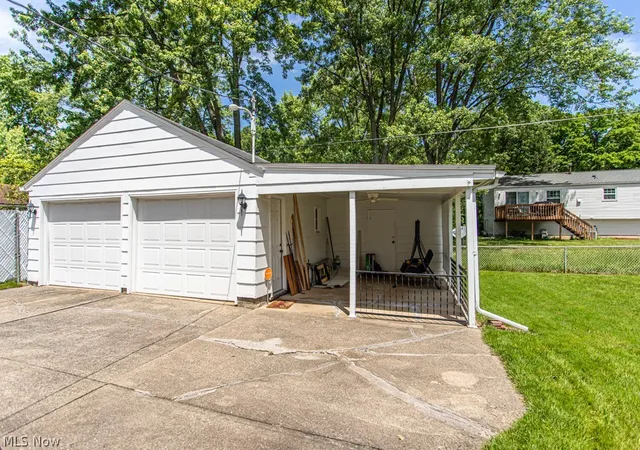 Photo 4 of Sale Pending at 3154 Northwest Blvd NW, Warren, OH 44485 | MLS# 5214947 | Listing updated on 2026-07-30