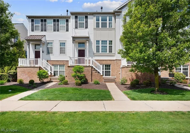 Condo for sale at 6196 N Pointe Dr, Cleveland, OH 44124 | MLS# 5214382