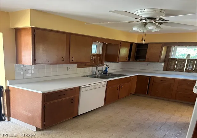 4th image of 694 Mckinley Ave, Bedford, OH 44146 | MLS# 5214954