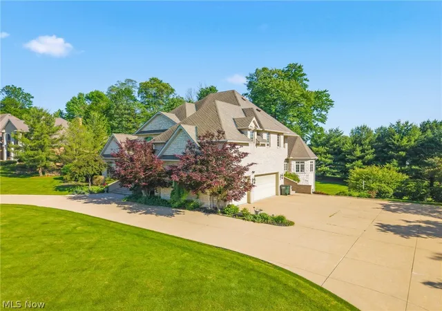 Photo 3 of Single family home for sale at 1524 Eagle Watch St NE, Canton, OH 44721 | MLS# 5215554 | Listing updated on 2026-06-17