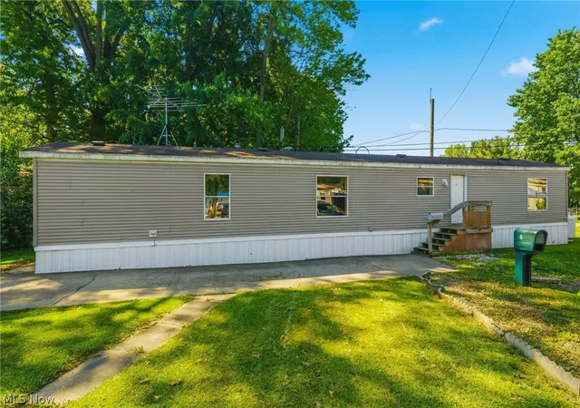 Homes for sale in Massillon, OH | 3354 Hilton St Nw #4, Massillon, OH 44646 | MLS# 5215978