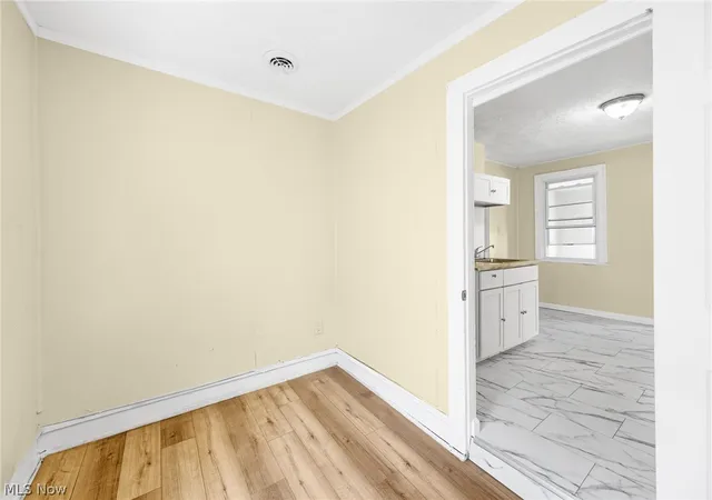 Listing Photo 4 - Condo for sale in building located at 3020 W 47th St, Cleveland, OH 44102