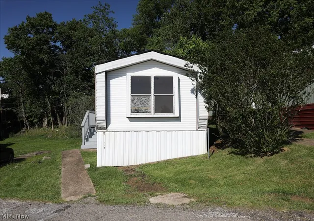2nd image of 216 Young Ln, Saint Clairsville, OH 43950 | MLS# 5215676