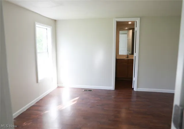5th image of 216 Young Ln, Saint Clairsville, OH 43950 | MLS# 5215676
