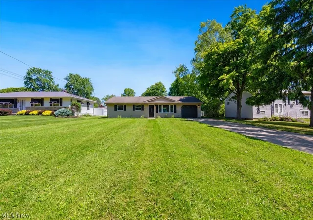 2nd image of 4542 Plumbrook Dr, Canfield, OH 44406 | MLS# 5209401