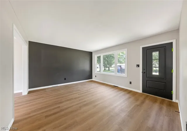 5th image of 4542 Plumbrook Dr, Canfield, OH 44406 | MLS# 5209401