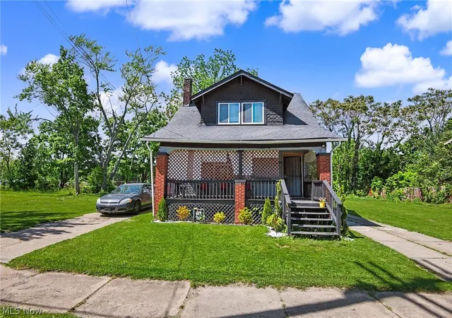 1st image of 32 E Avondale Ave, Youngstown, OH 44507 | MLS# 5212839