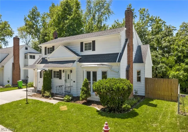 Photo 2 of Single family home for sale at 100 Lake Edge Dr, Euclid, OH 44123 | MLS# 5213584 | Listing updated on 2026-09-30