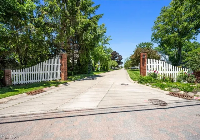 3rd image of 100 Lake Edge Dr, Euclid, OH 44123 | MLS# 5213584
