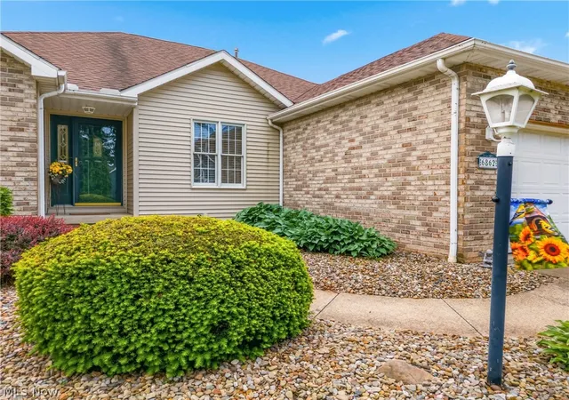 3rd image of 6862 Red Deer Cir Nw, Canton, OH 44708 | MLS# 5210899