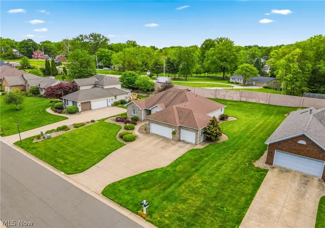 4th image of 6862 Red Deer Cir Nw, Canton, OH 44708 | MLS# 5210899