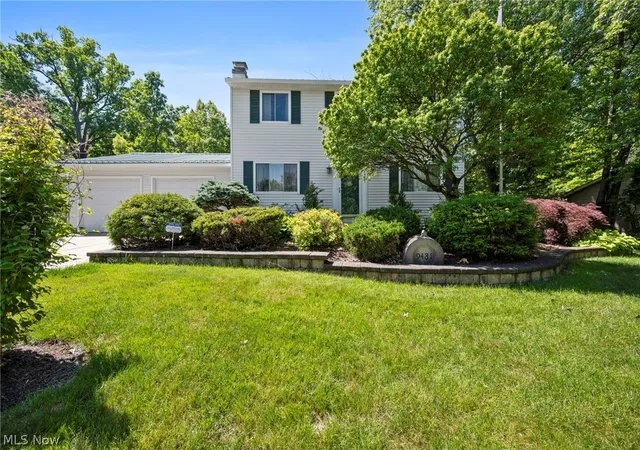Homes for sale in North Royalton, OH | 9481 Yorkview Dr, North Royalton, OH 44133 | MLS# 5216106