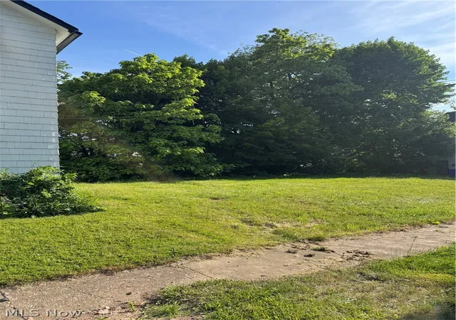 Photo 3 of Sale Pending at 9518 Benham Ave, Cleveland, OH 44105 | MLS# 5216094 | Listing updated on 2026-09-25