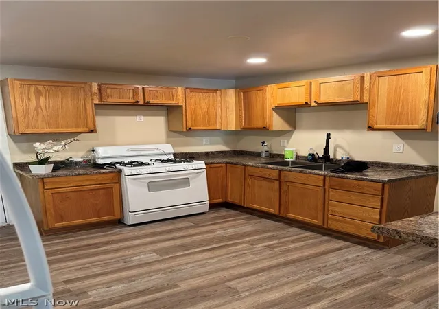 Photo 4 of Sale Pending at 9518 Benham Ave, Cleveland, OH 44105 | MLS# 5216094 | Listing updated on 2026-09-25