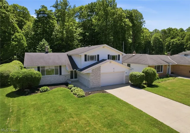 Homes for sale in Mayfield Heights, OH | 1633 Windsor Dr, Mayfield Heights, OH 44124 | MLS# 5215396