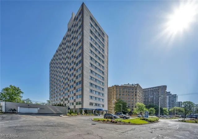 Homes for sale in Lakewood, OH | 12520 Edgewater Dr #1106, Lakewood, OH 44107 | MLS# 5213435