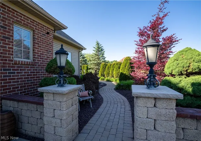 Photo 3 of Sale Pending at 3947 Via Siena, Youngstown, OH 44514 | MLS# 5216206 | Listing updated on 2026-08-05