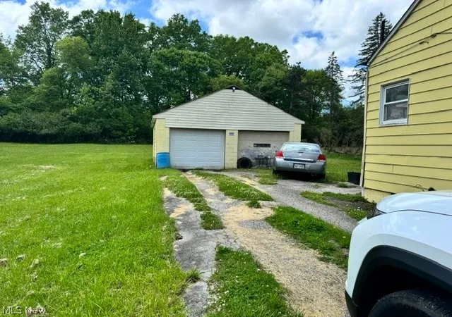 Homes for sale in Youngstown, OH | 1315 Crumrine St, Youngstown, OH 44505 | MLS# 5216232