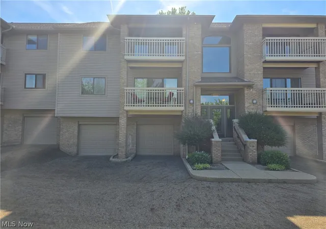 1st image of 3800 Rosemont Blvd, Fairlawn, OH 44333