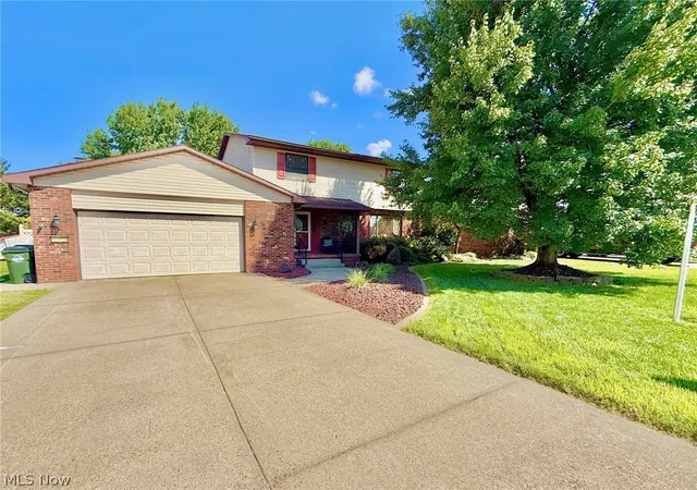 1st image of 812 Brentwood Dr, Belpre, OH 45714 | MLS# 5215855