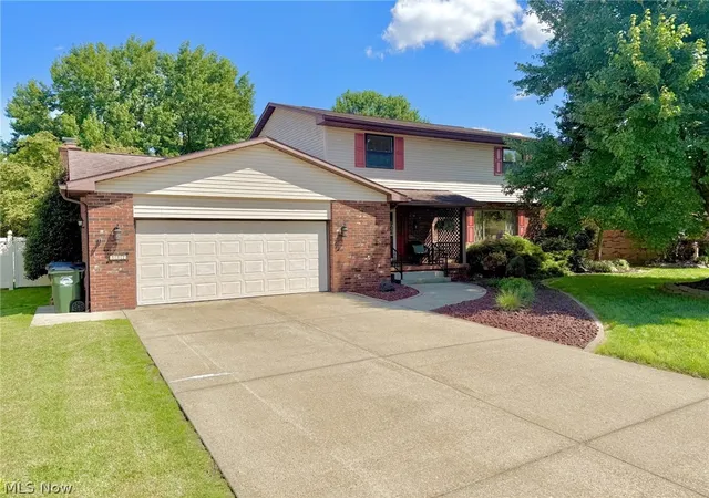 2nd image of 812 Brentwood Dr, Belpre, OH 45714 | MLS# 5215855