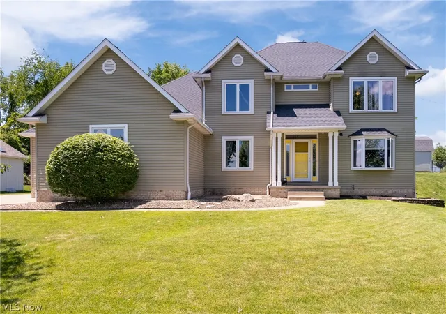 1st image of 5043 Violet Knoll Ave Ne, Canton, OH 44705 | MLS# 5215428