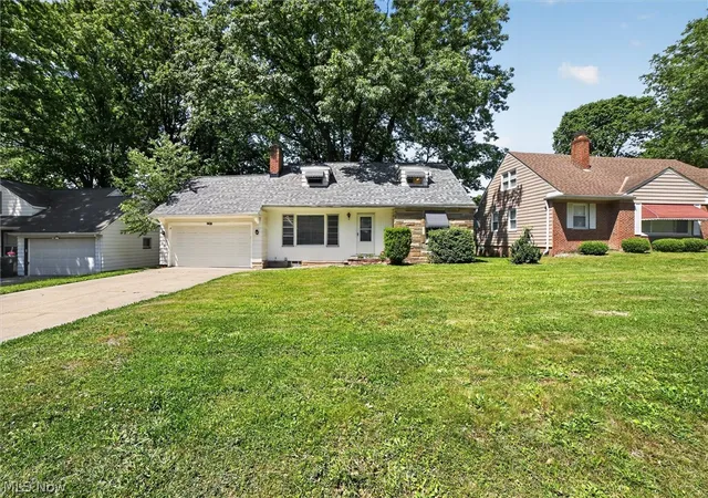 Homes for sale in Cleveland Heights, OH | 3705 Brinkmore Rd, Cleveland Heights, OH 44121 | MLS# 5216326