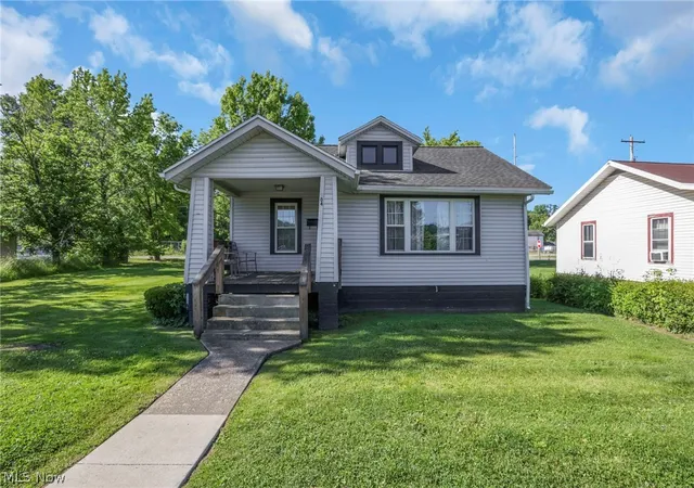 Homes for sale in New Lexington, OH | 204 E Jefferson St, New Lexington, OH 43764 | MLS# 5216311