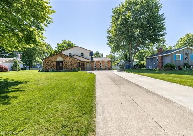Homes for sale in Amherst, OH | 709 Oakhurst Dr, Amherst, OH 44001 | MLS# 5216349