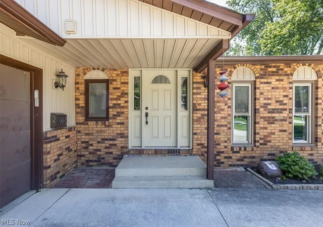 Homes for sale in Amherst, OH | 709 Oakhurst Dr, Amherst, OH 44001 | MLS# 5216349