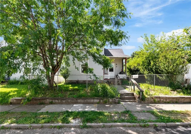 Homes for sale in Canton, OH | 1517 Hammond Ave Sw, Canton, OH 44706 | MLS# 5216255