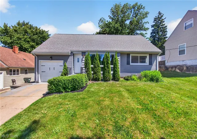 Homes for sale in North Canton, OH | 153 Far View Dr Sw, North Canton, OH 44720 | MLS# 5216319