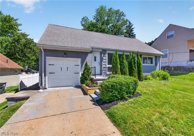 Homes for sale in North Canton, OH | 153 Far View Dr Sw, North Canton, OH 44720 | MLS# 5216319