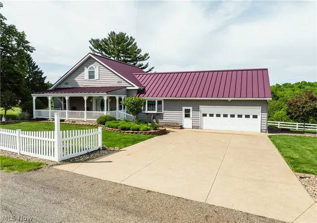 Photo 3 of Sale Pending at 7759 Eddie Hl Rd Se, Uhrichsville, OH 44683 | MLS# 5216391 | Listing updated on 2026-07-02