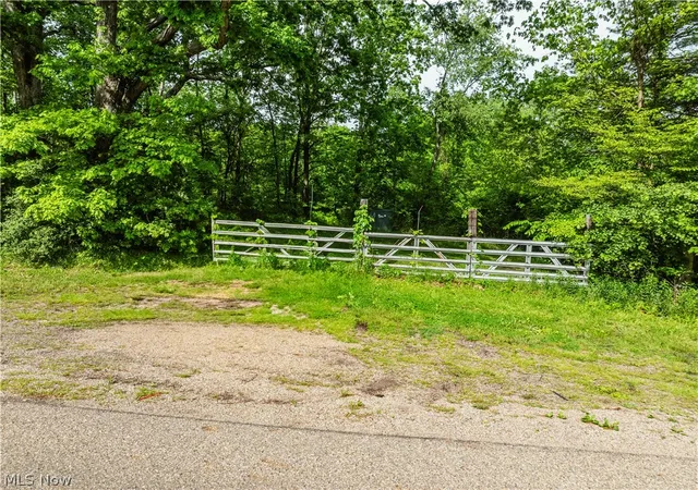 Homes for sale in Uhrichsville, OH | Edie Hill Rd Se, Uhrichsville, OH 44683 | MLS# 5216414