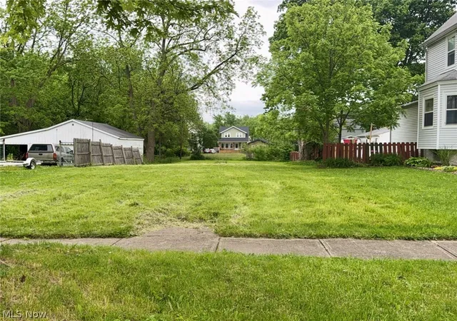 2nd image of 222 Wooster St, Elyria, OH 44035 | MLS# 5216242