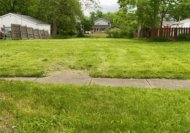 3rd image of 222 Wooster St, Elyria, OH 44035 | MLS# 5216242