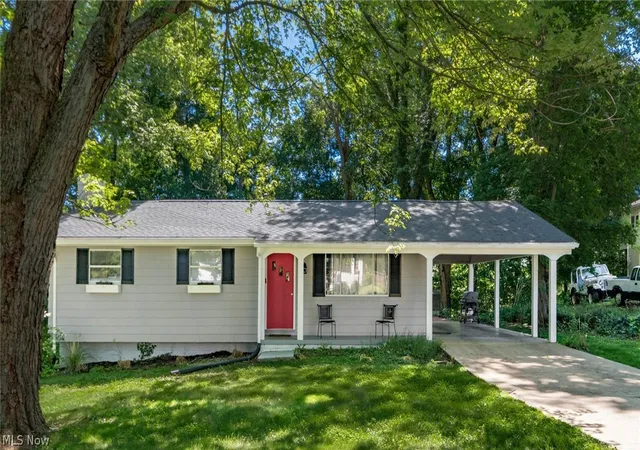 Photo 2 of Single family home for sale at 336 Cliffwood Ave, Zanesville, OH 43701 | MLS# 5215776 | Listing updated on 2026-08-18