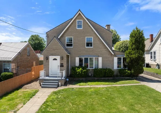 Photo 1 of Single family home for sale at 3813 Collins Way, Weirton, WV 26062 | MLS# 5216492 | Listing updated on 2026-08-24