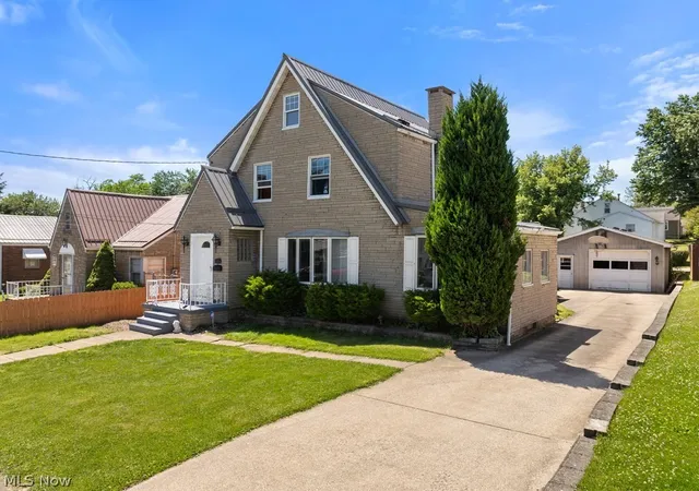 Photo 2 of Single family home for sale at 3813 Collins Way, Weirton, WV 26062 | MLS# 5216492 | Listing updated on 2026-08-24