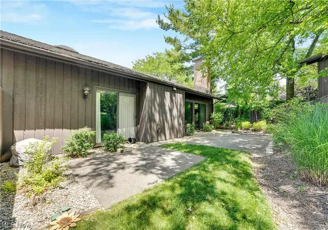 Homes for sale in Aurora, OH | 455 Meadowview Dr, Aurora, OH 44202 | MLS# 5216480