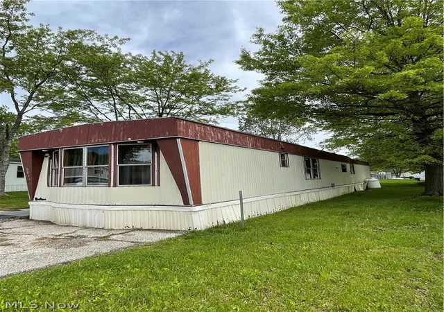 Photo 2 of Single family home for sale at 6411 Amanda Ln, Ravenna, OH 44266 | MLS# 5215703 | Listing updated on 2026-08-24