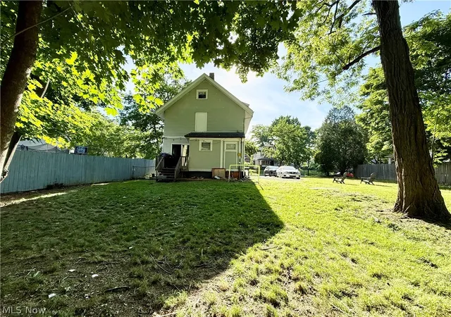Photo 3 of Single family home for sale at 869 Berwin St, Akron, OH 44310 | MLS# 5216081 | Listing updated on 2026-08-28