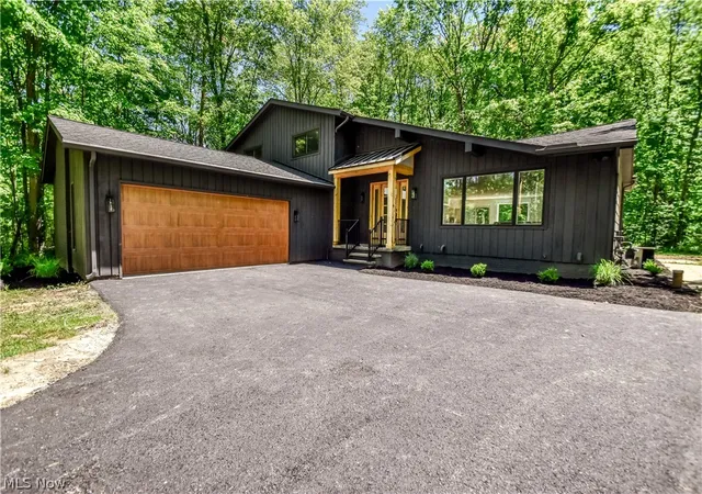 1st image of 19121 Brewster Rd, Chagrin Falls, OH 44202 | MLS# 5216100