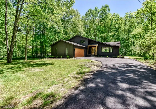 2nd image of 19121 Brewster Rd, Chagrin Falls, OH 44202 | MLS# 5216100